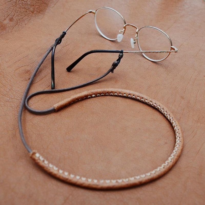 에치펠레 소가죽으로 감싼 안경줄 수공품 이미지